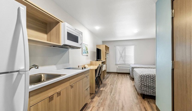 WoodSpring Suites Washington Meadowlands PA in Washington