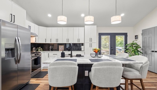 World Cup Compound - 2 Luxury Homes! Sleeps 12 in Decatur