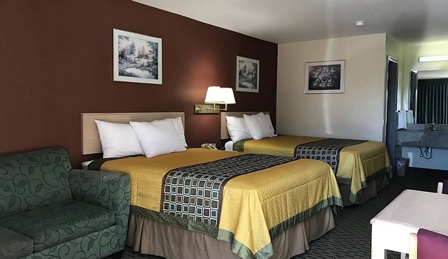 You Found It! 3 Comfortable Units, Free Breakfast & Parking, Pets Allowed, Pool in Cabot