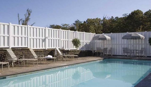 Your First Stop for a Memorable Virginia Escape l Pet-friendly & Modern Room in Ruckersville