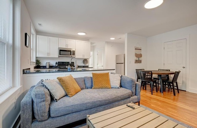 Bright 1BR with Parking In Downtown Durham