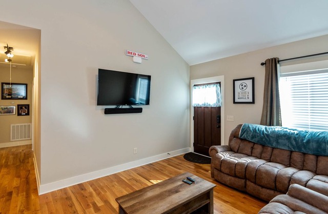 Charming Nashville Home 10 Minutes to Broadway!