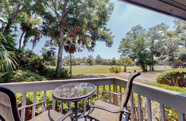 George Fazio Golf Course Views with Updated Bathrooms!
