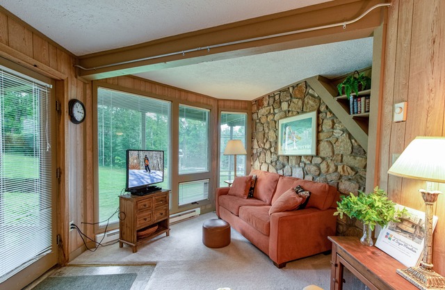 Lower Level Duplex - Slope-side!
