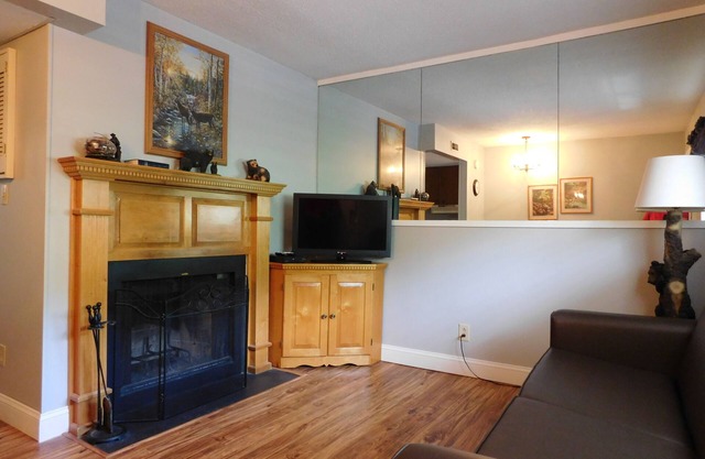 Oak Square 102 is a lovely condo with private balcony overlooks pool in downtown