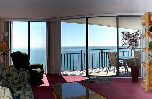 Oceanfront Surfmaster 810 Amazing Views, Pools, Hot Tubs & Free Parking Passes
