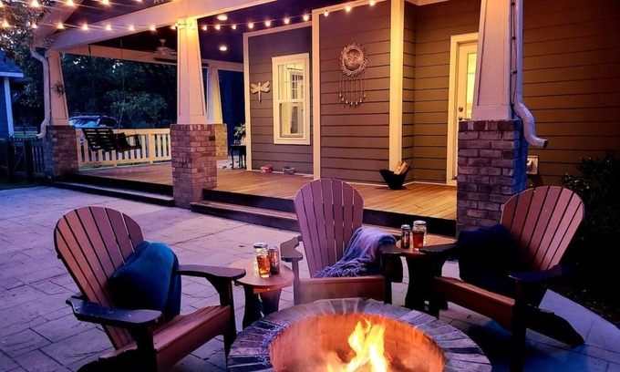 Southern Pines House | Firefly Cottage with Cozy Fire pit, porch swing & King bed in SouthernPines