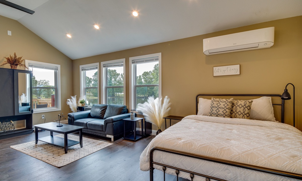 Simpsonville Apartment | Peaceful Waterfront Studio 16 Mi to Greenville!