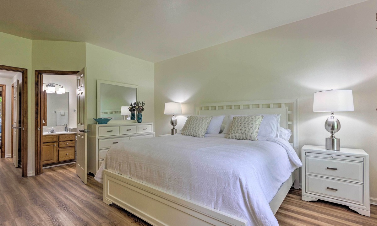 Mountain Air Apartment | Blue Ridge Mtn Views: Condo w/Furnished Balcony