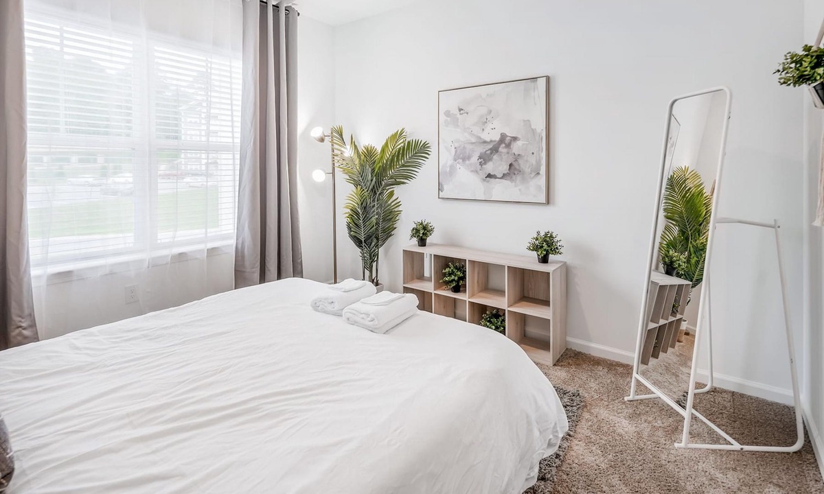 Avery Creek Apartment | South Asheville Getaway 2 BDR Apt Gym Pool