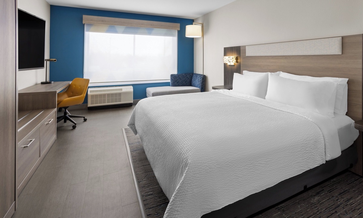 Waynesboro Hotel | Holiday Inn Express & Suites Waynesboro East by IHG