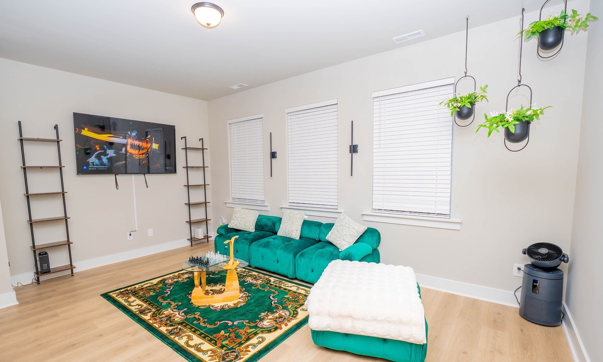 Sheffield Park Hotel | Modern Home near Plaza Midwood