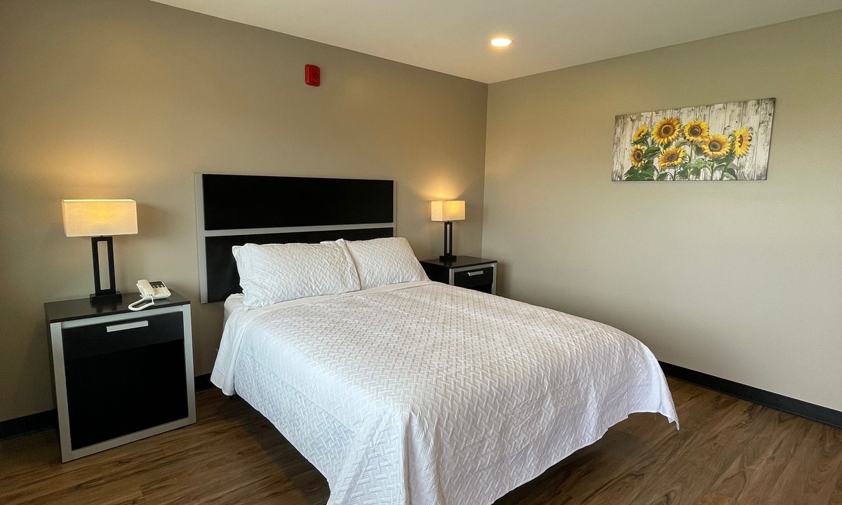 Gallipolis Ferry Hotel | Four Seasons Inn