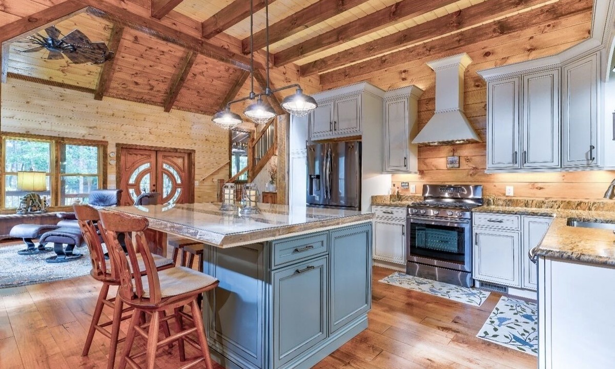 Cherry Log Cabin | Family Retreat, 4 Bd, 3.5 ba, WIFI, Hot Tub, pool table, fooseball, fire pit!