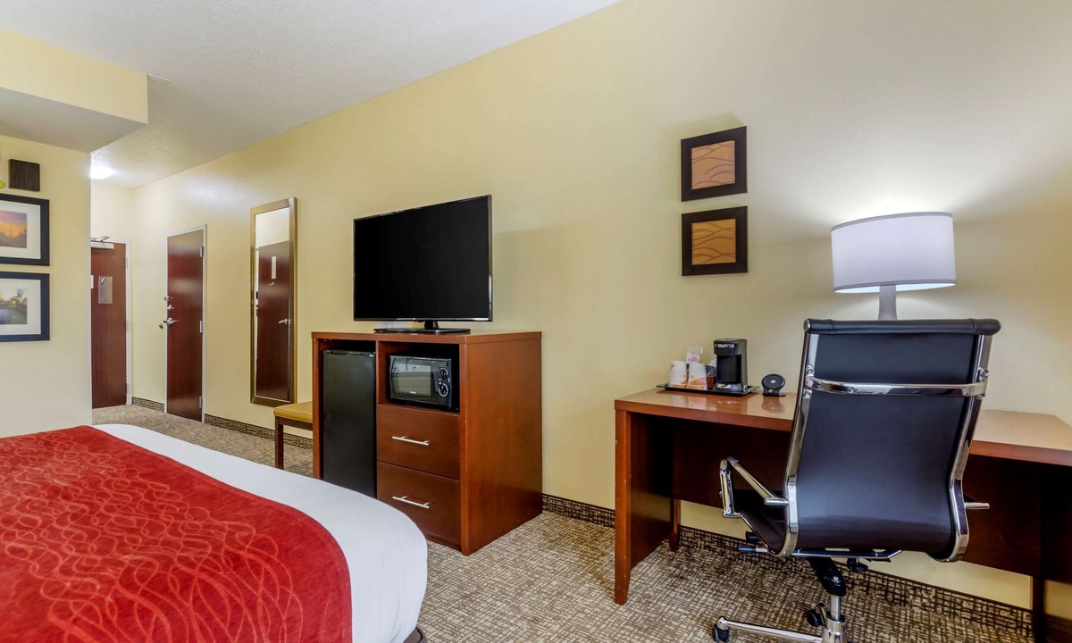 Hillsville Hotel | Comfort Inn & Suites Hillsville I-77