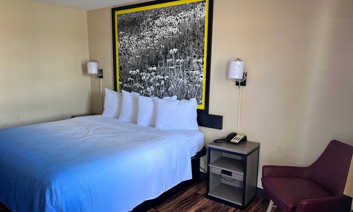 Lumberton Hotel | Super 8 by Wyndham Lumberton NC