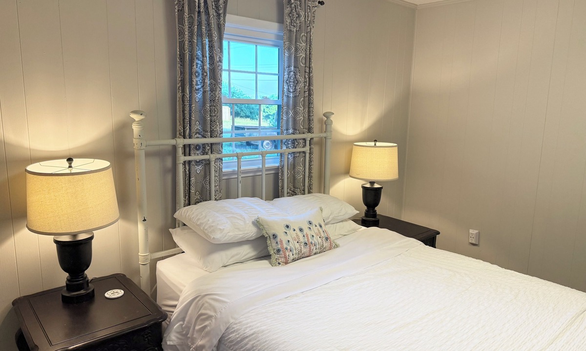 Hickory Apartment | The Country Bumpkin, Sleeps 4!