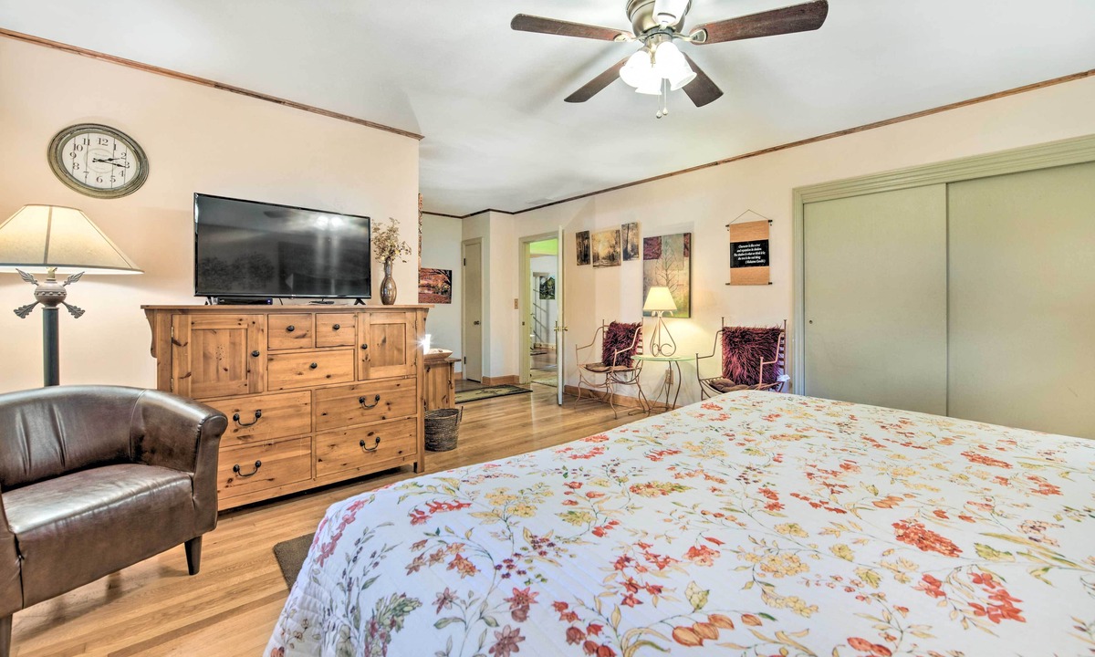 Maggie Valley Cabin | 'Campbell Retreat' in Maggie Valley w/Deck!