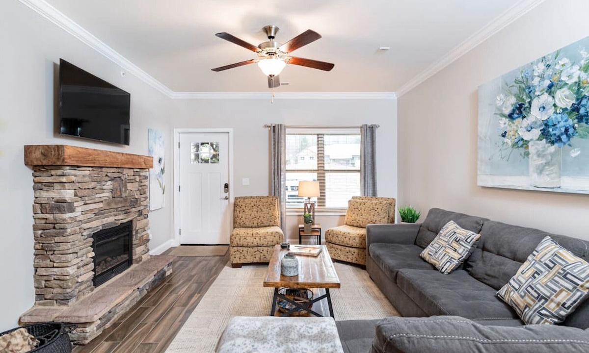 Townsend Condo | Gorgeous Cades Cove Condo with Community Pool!