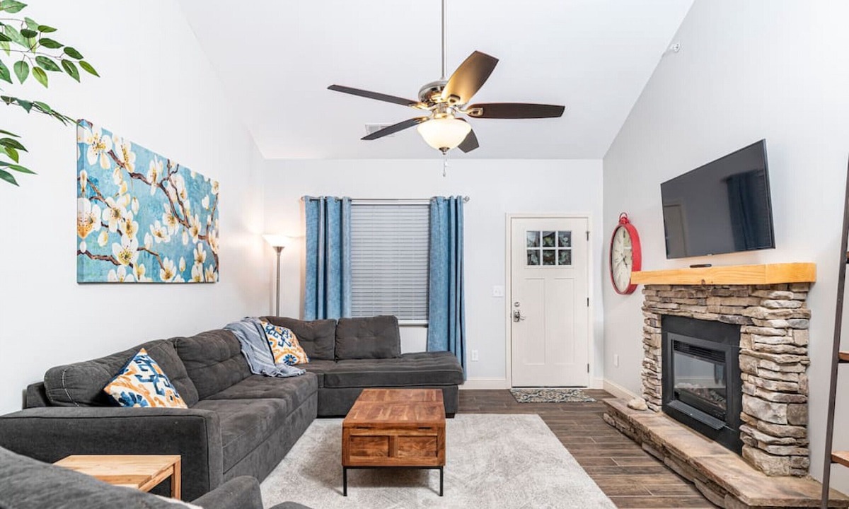 Townsend Condo | Elegant Cades Cove Condo with Community Pool!