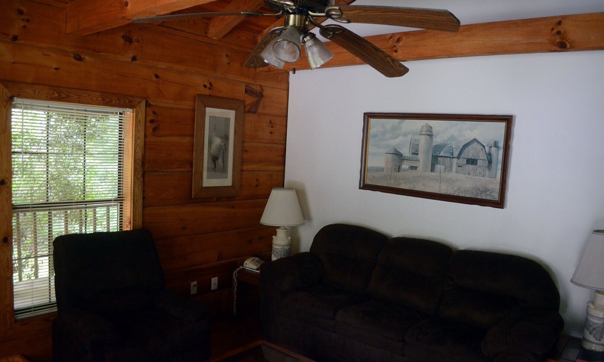 Oneida Cabin | 2 bedroom 1 bath cabin