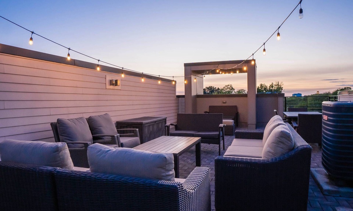 Edgehill Condo | 12S ~ Luxury Home ~ 8 Beds ~ 2 Miles Downtown/Broadway ~ Walk to Gulch ~ Private Rooftop ~ Garage