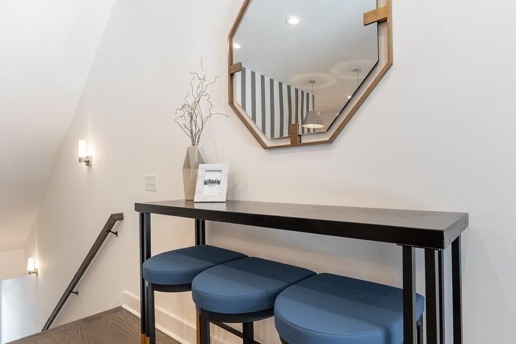 West End House | Nashville King Bed Stay 3 Miles to Broadway