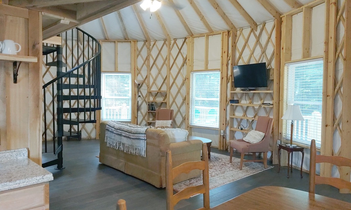 Glen Lyn Cabin | Cardinal Yurt at Kairos Resort