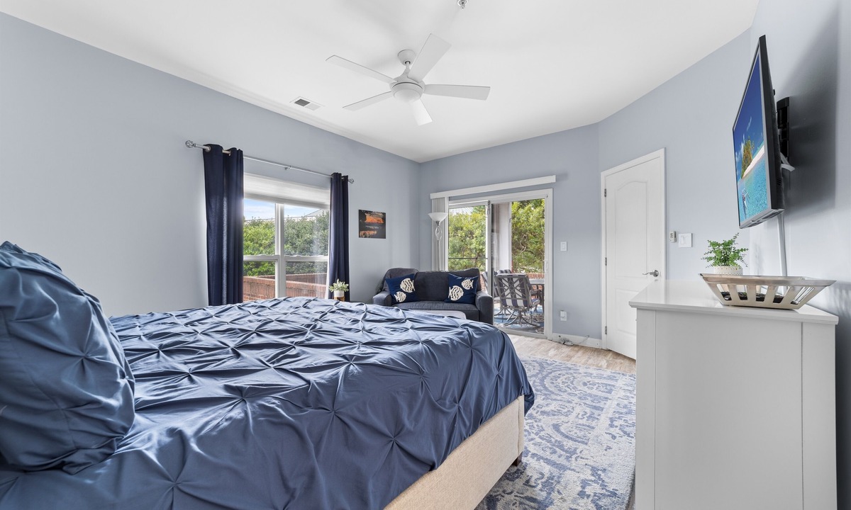 Cornelius Condo | Club Moe - Beautiful Waterfront LKN Condo - Lake Norman Vacation Rental