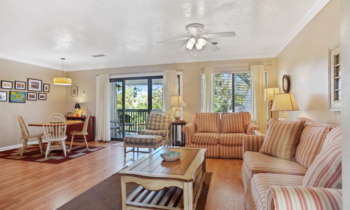 Hilton Head Island Condo | Cozy upgraded condo 10 minutes from the Beach !