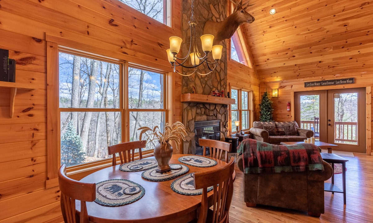 West Jefferson Cabin | Bearadise at Blue Ridge- Log Cabin next to Blue Ridge Parkway, fire pit, pool table, pet friendly