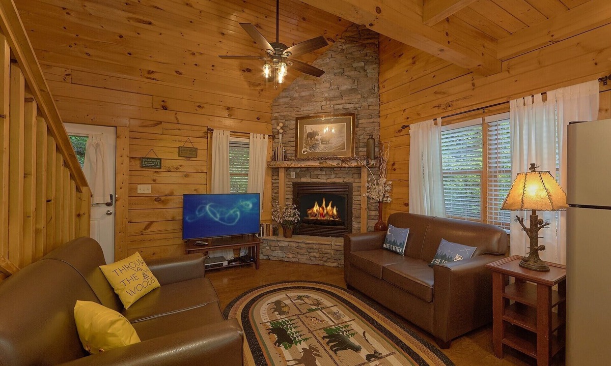 Gatlinburg Cabin | Cozy cabin, perfect for a honeymoon or an adventure-filled family getaway!