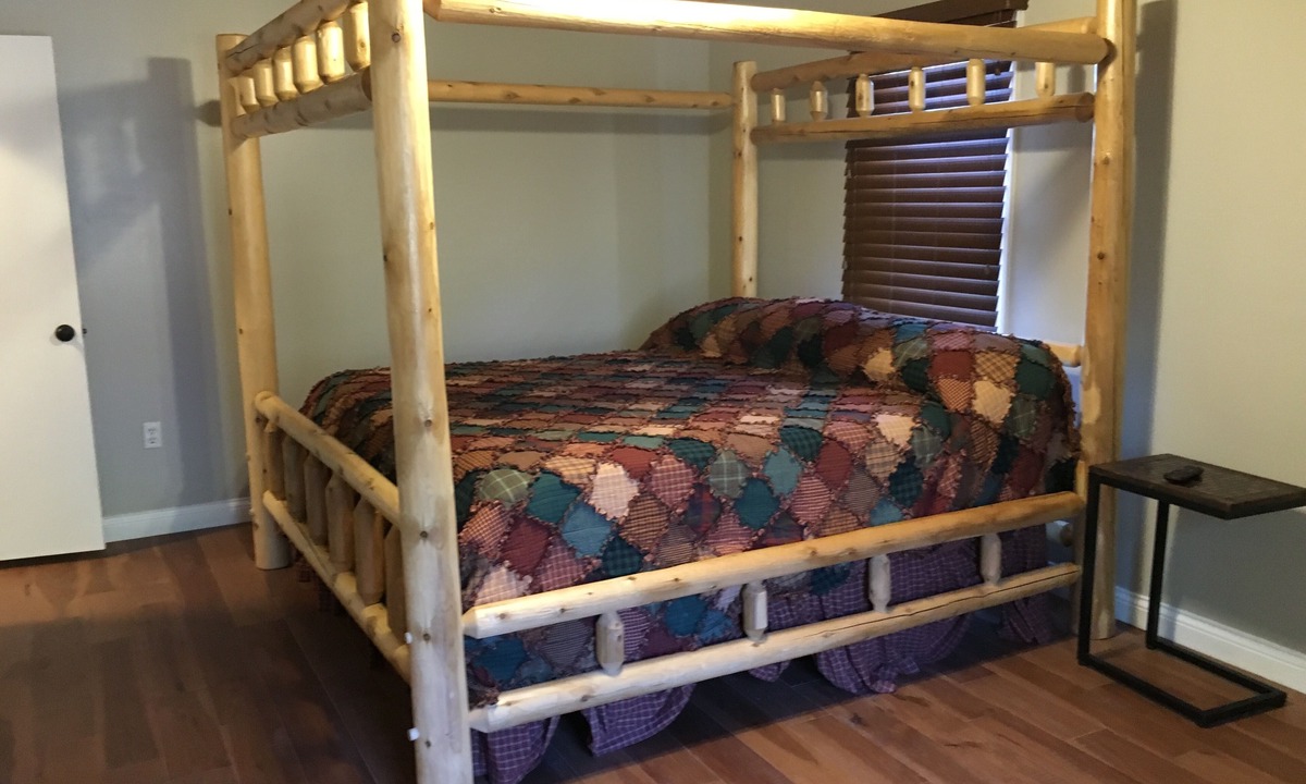 Sevierville Cabin | 4BR/4BATH Family Retreat 1 ACRE YARD FIRE PIT HOT TUB ARCADE WRAP AROUND PORCH