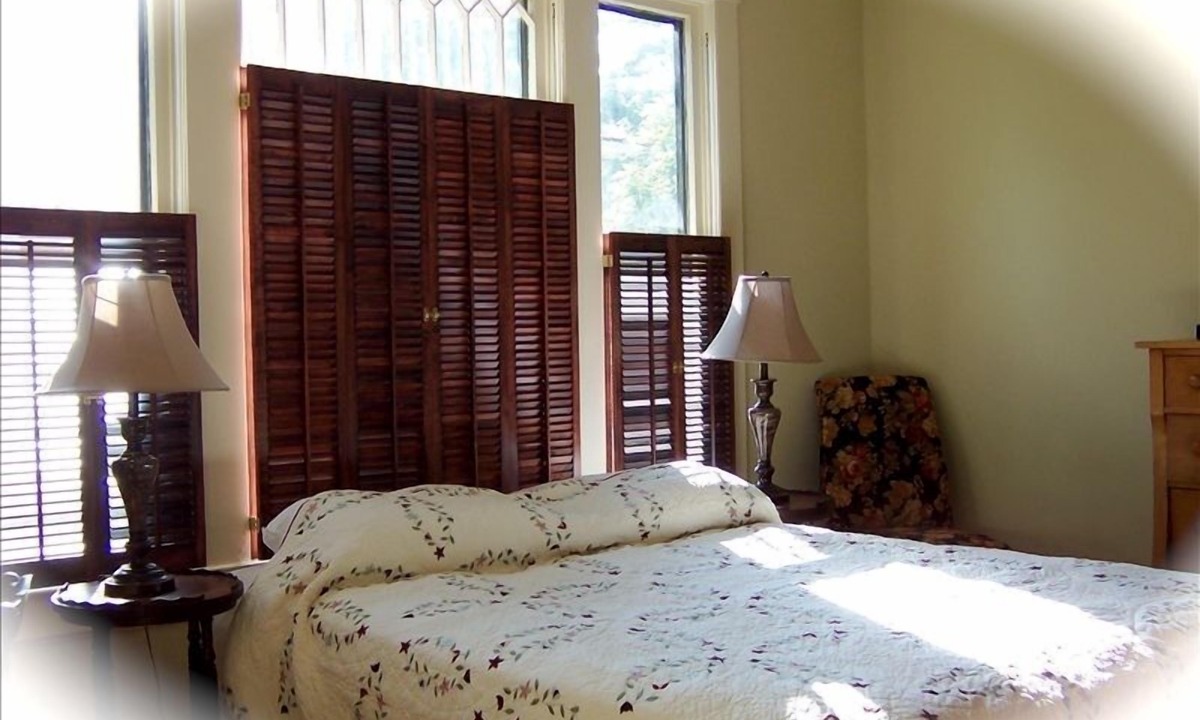 Abingdon Cottage | Historic District - Entire house- 4 Blocks from Creeper Trail & restaurants