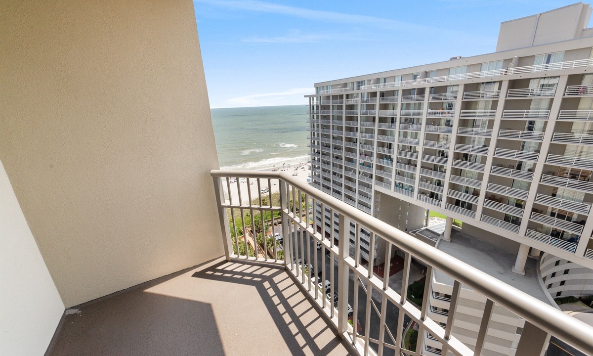 Arcadian Shores Apartment | Royale Palms 14022H Oceanview Studio in Kingston