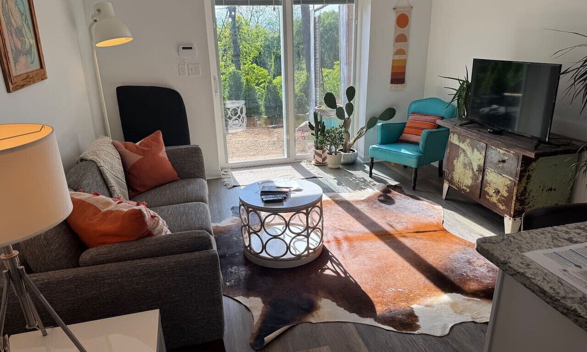 Charlotte Street Apartment | 1 mile from downtown, patio w/sunset view!