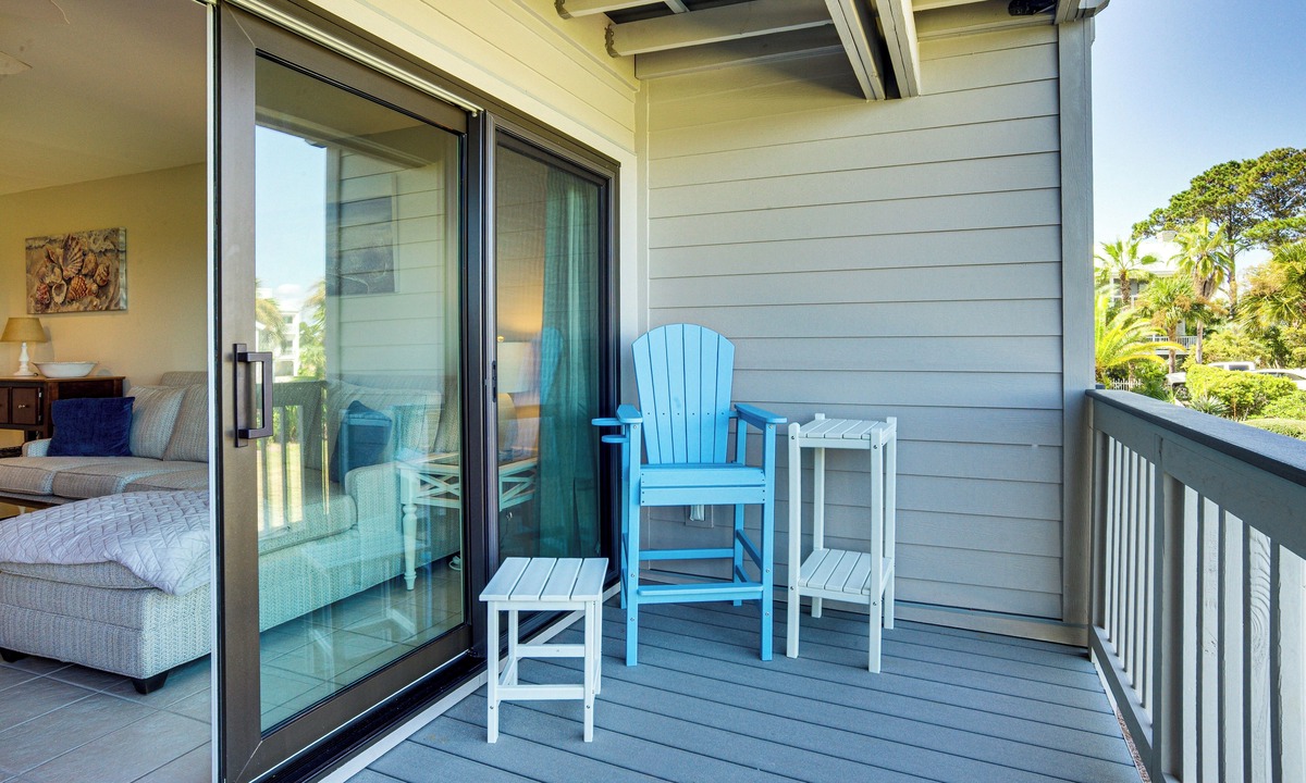 Beachwalk Condo | Poolside Fun & Ocean Strolls: Harbor Island Haven!