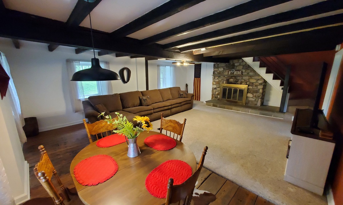 Smithsburg Other | Farmhouse situated in the mountains with AC and modern amenities