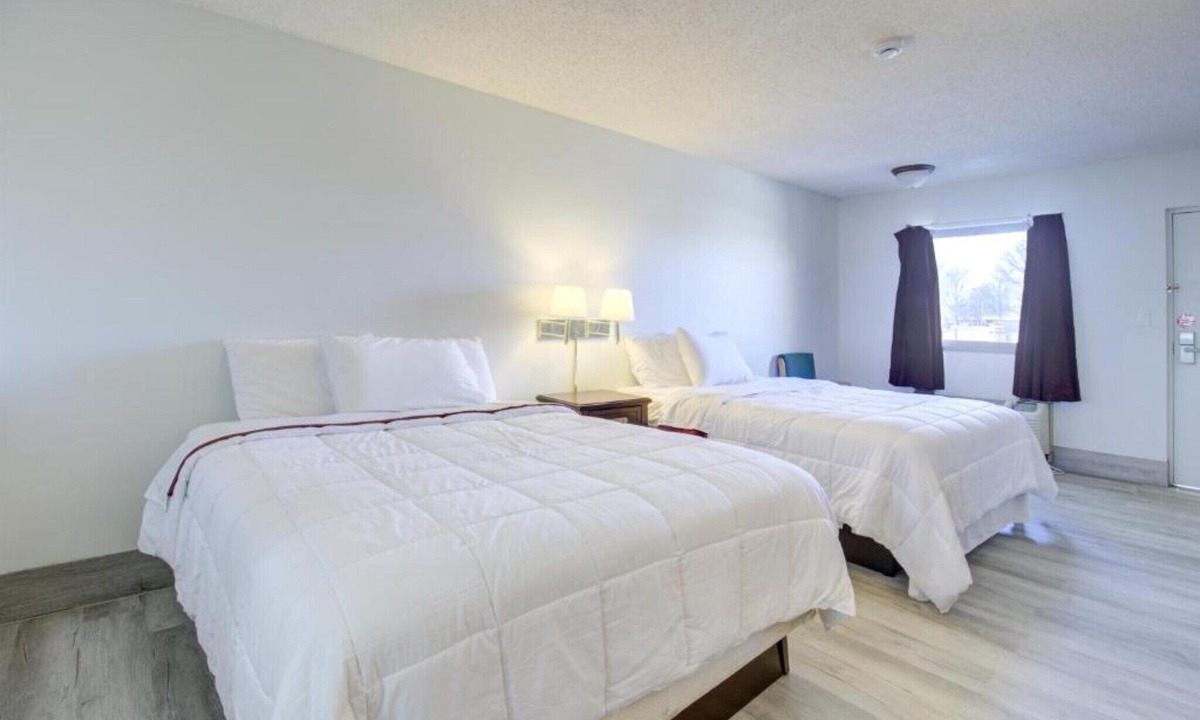 Malden Apartment | 2 Queen Beds|Non-Smoking
