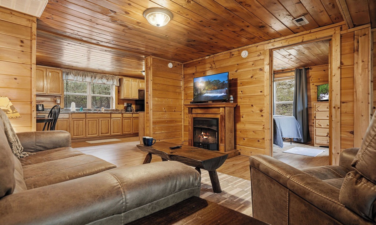 Townsend Cabin | Townsend Area*Cozy*Hot Tub*Single Story*Level Parking*WiFI