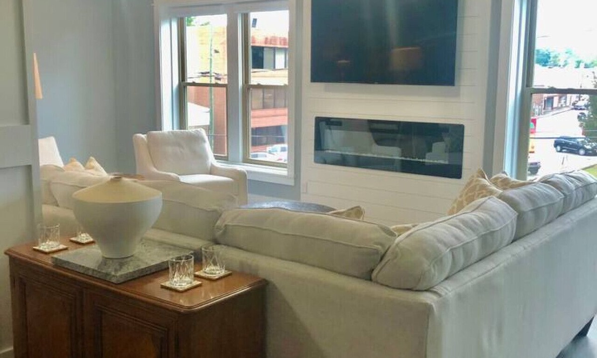 Smithville Apartment | Downtown`s BEST LOFT ON THE SQUARE `THE FIDDLE`!