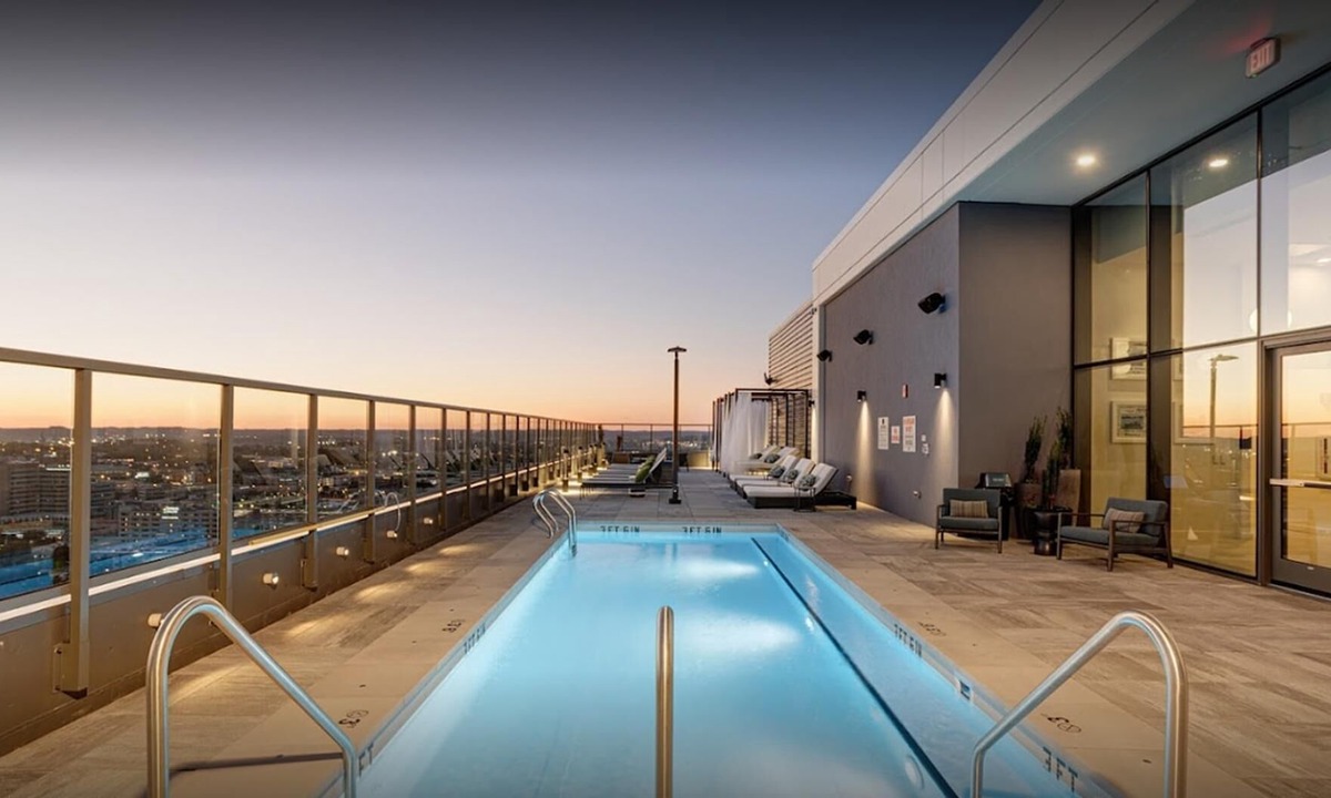 West End Apartment | Landing | Amazing Studio, Rooftop Lounge, Gym