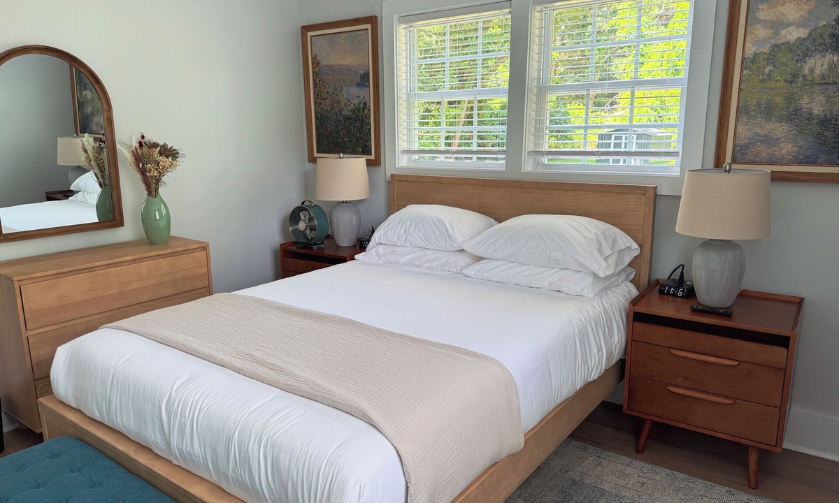 Port Royal House | Clean 2 BR - 5 minutes to PI + Beach - Coffee, Blackstone, and Pergola - NEW!