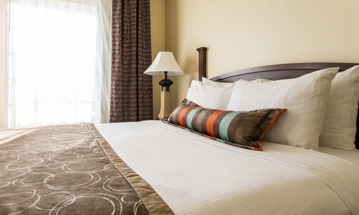 Graysville Condo | Equipped Suite Near Hamilton Place Mall | Indoor Pool + Gym Access