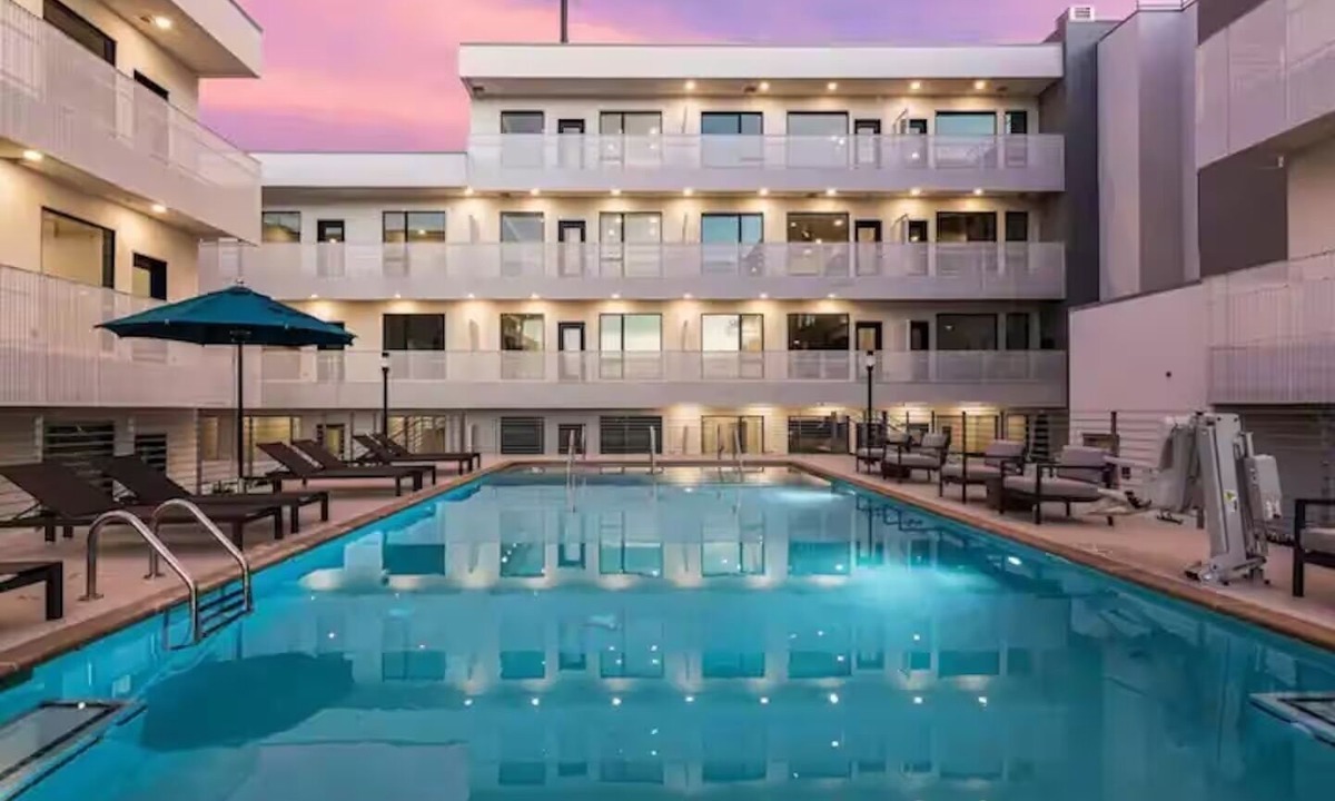 Edgehill Condo | Beautiful Condo in The Gulch. Walk to BRDWY! Pool, Gym, and Covered Parking!