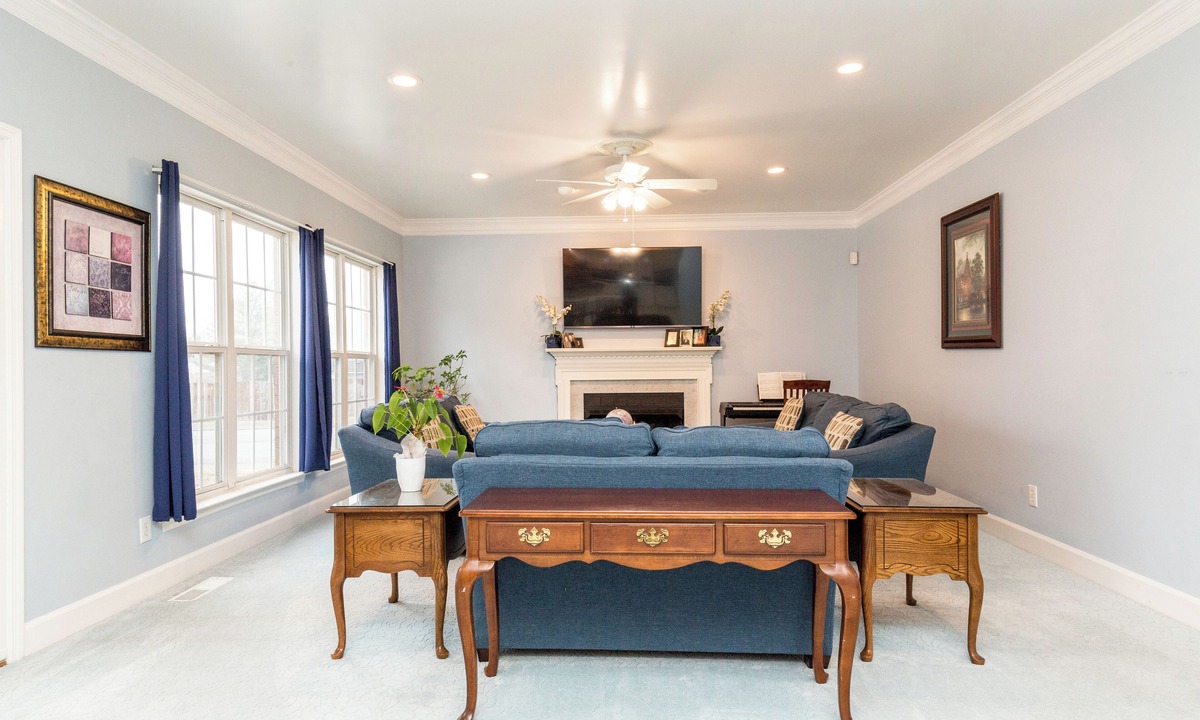 Murfreesboro House | David's Fun House - Sleeps 24. Pool Table, Ping Pong, Piano. 5 Bedrooms, 3 Baths