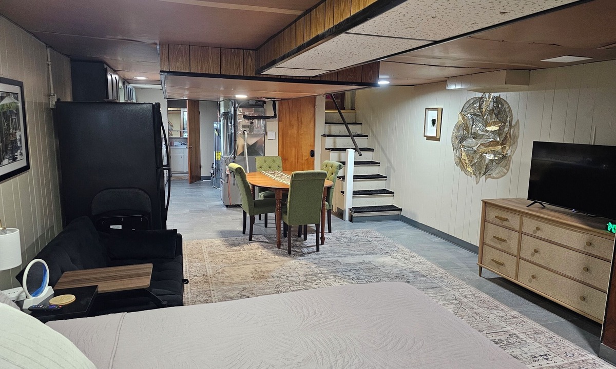 Steubenville Apartment | Spacious Basement Apartment with Easy Access to Hospitals and Freeways with WiFi