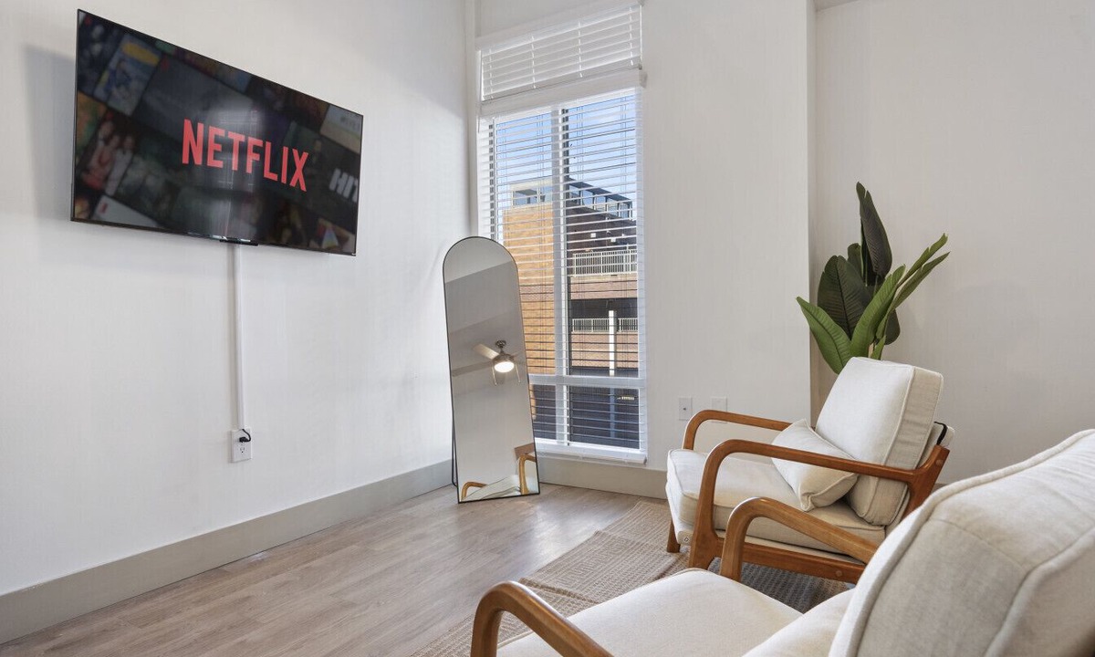 Charlotte Center City Apartment | Uptown Luxury | Top Floor King Suite, Free Parking