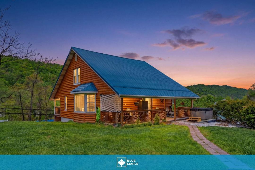 Berryville House | Walkable to local attractions w Hot Tub Fire Pit Family