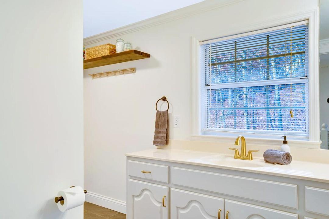 Graysville House | Countryside Retreat with Views! Red Clay Farmhouse